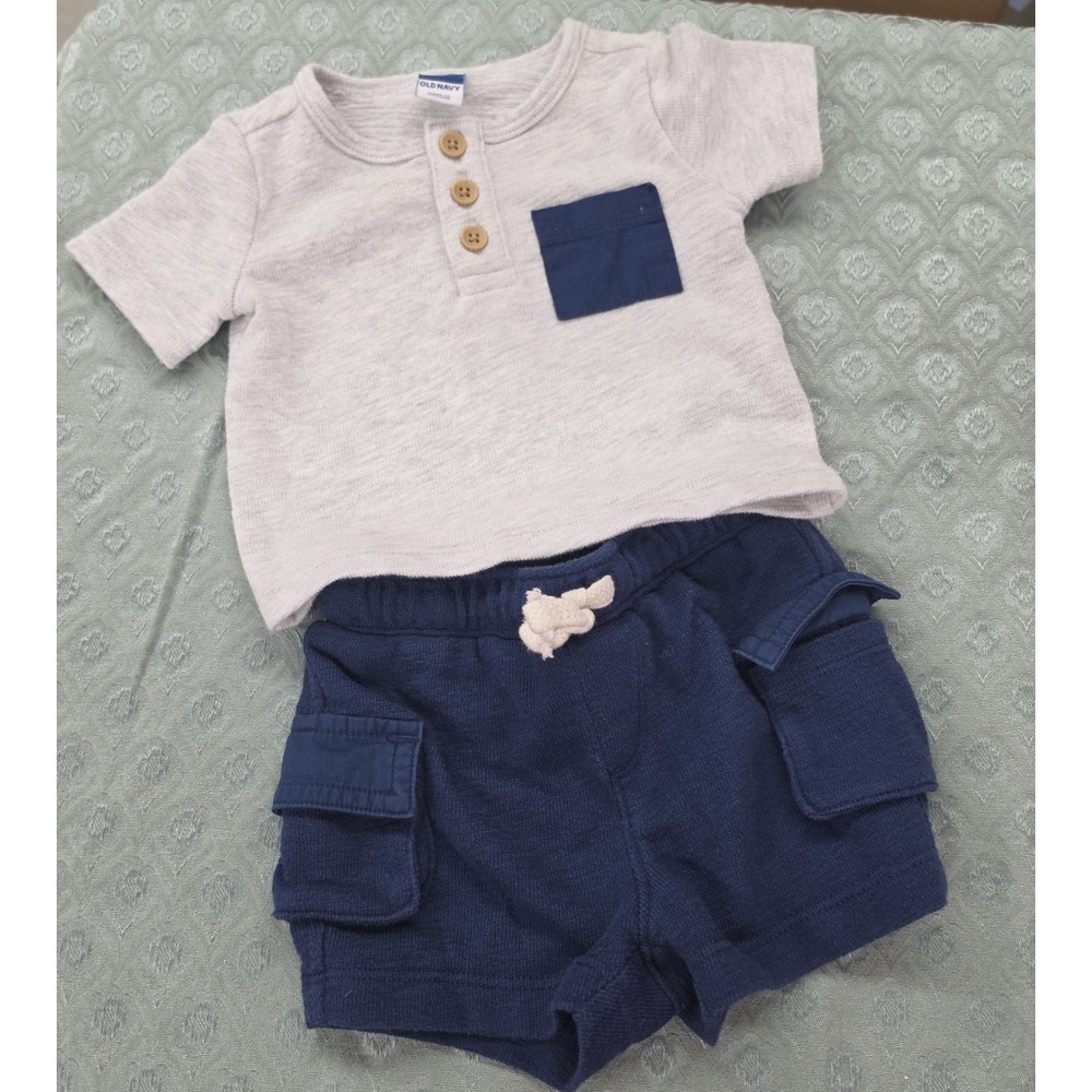 Old Navy Baby Boy 0-3M Grey‎ Henley Top and Navy Cargo Shorts 2pc Set